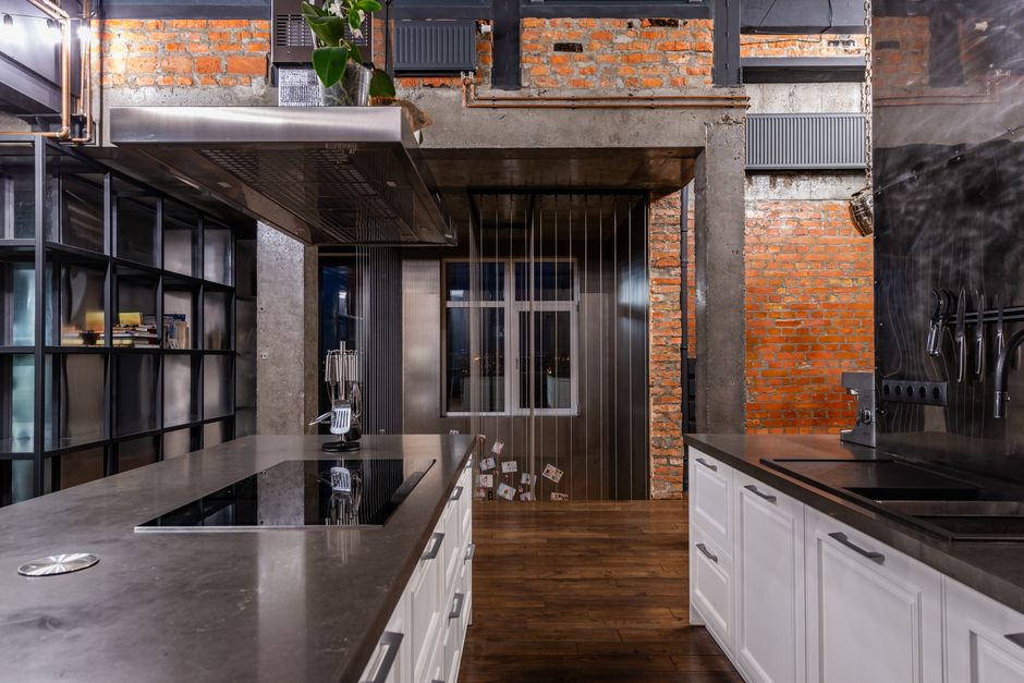 Loft s antracitovou linkou
